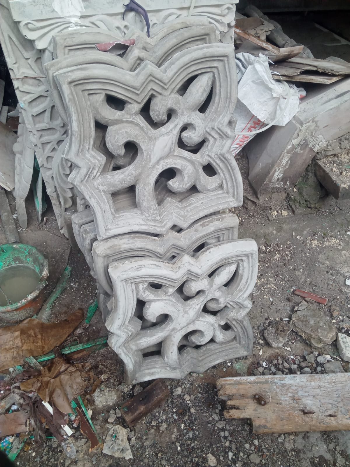 Roster Beton Minimalis dan Klasik Motif Unik